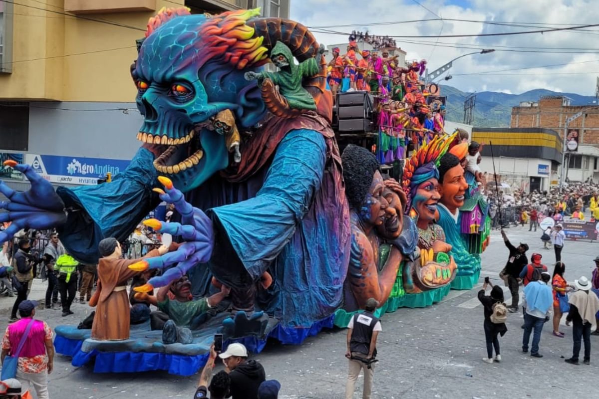 Giant blue skull float in the Pasto carnival parade