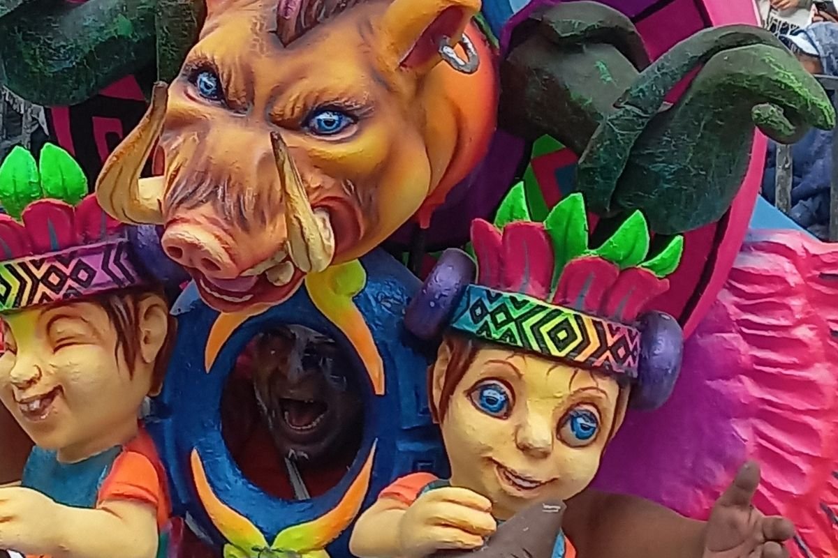Boar head and children figures on a carnival float in Pasto